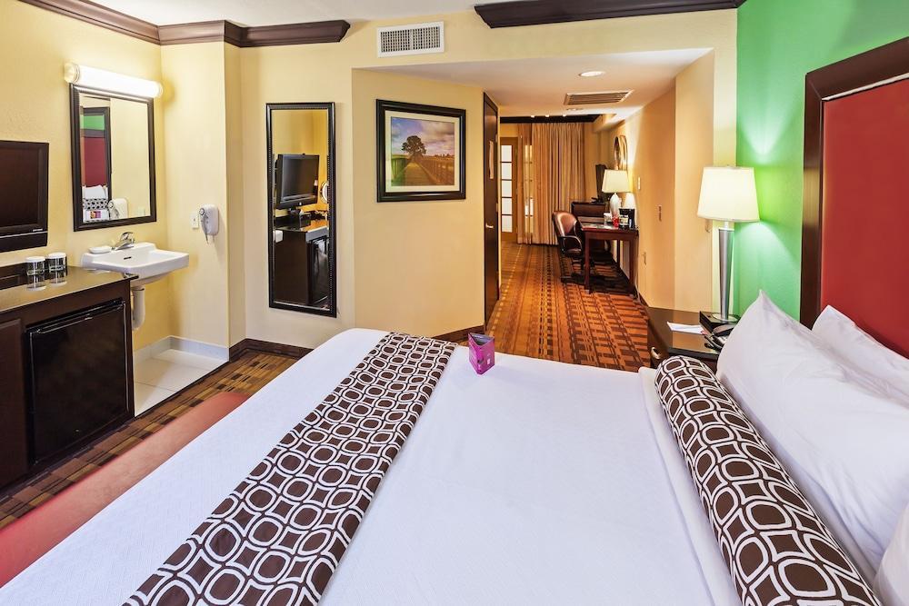 Crowne Plaza Suites Houston - Near Sugar Land Kültér fotó