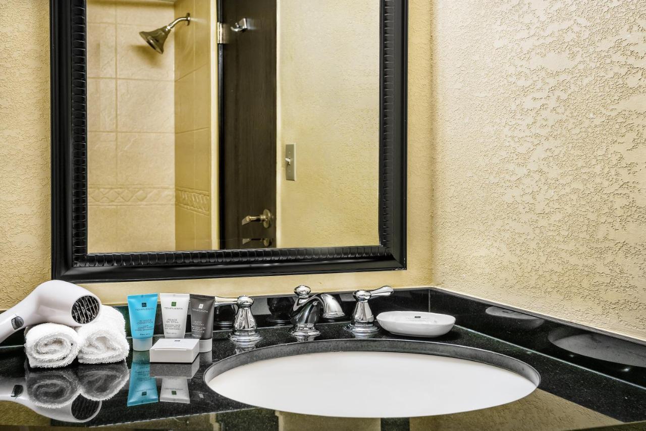 Crowne Plaza Suites Houston - Near Sugar Land Szoba fotó